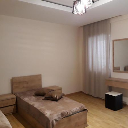 2 Bedroom Apartment In Chugureti Tbilisi Exterior photo