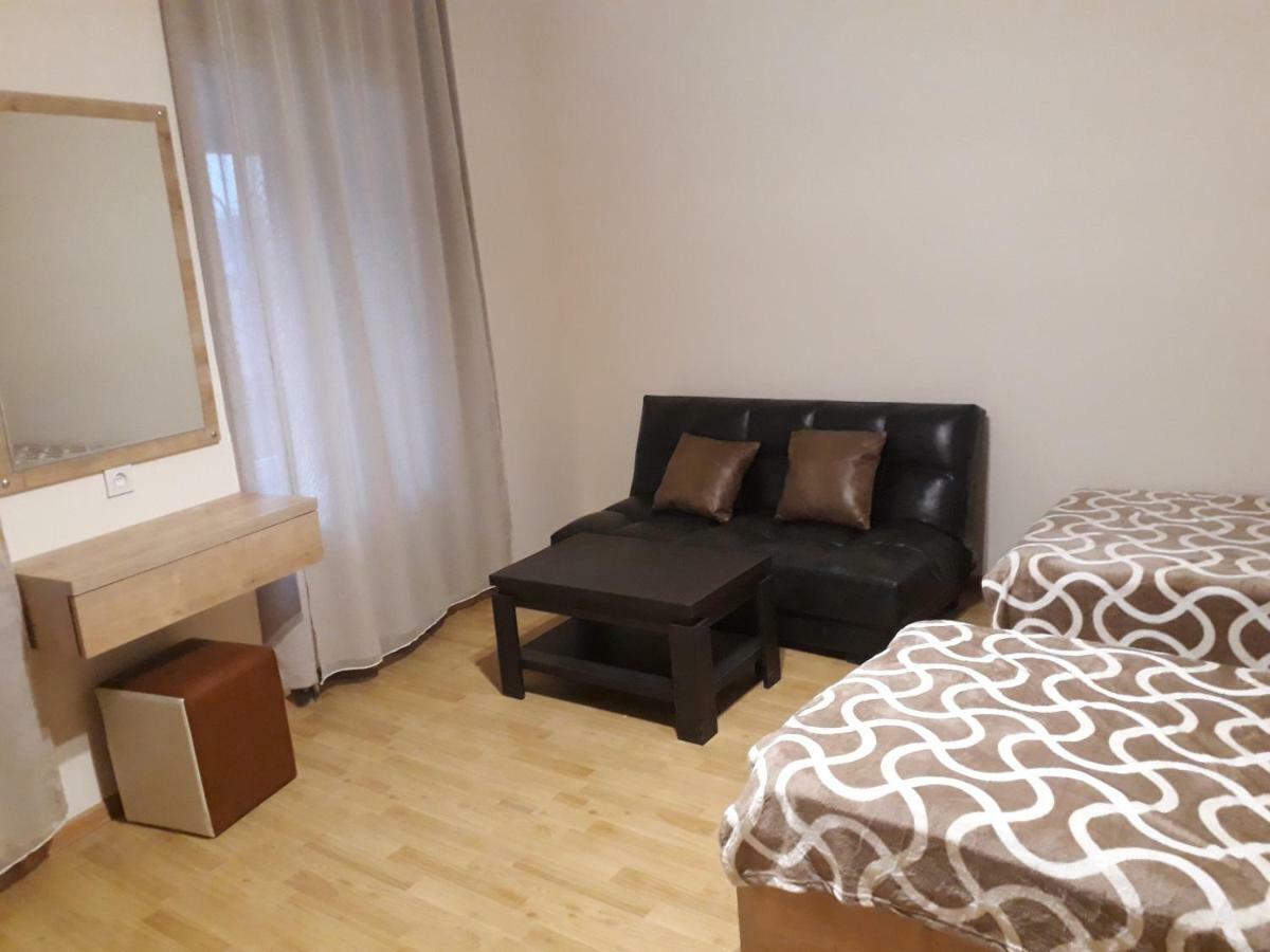 2 Bedroom Apartment In Chugureti Tbilisi Exterior photo